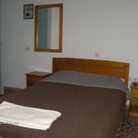 Savvas Hotel Agios Thomas  Buitenkant foto
