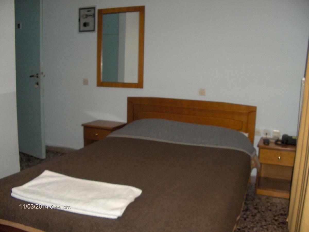 Savvas Hotel Agios Thomas  Buitenkant foto